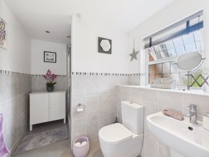 En-suite to Master Bedroom - click for photo gallery